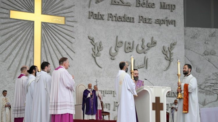 Popiežius Leonas XIV aukoja Šv. Mišias Beirute 