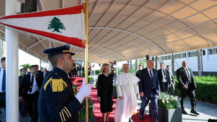 Papa katika kilele cha kuagwa huko Lebanon