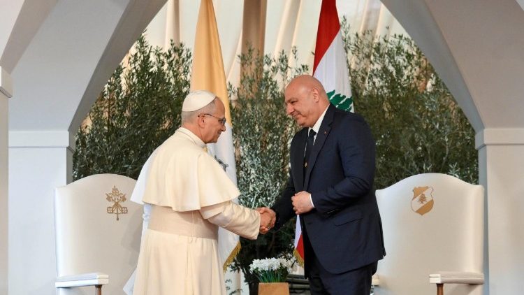 Rais wa Lebanon akimuaga