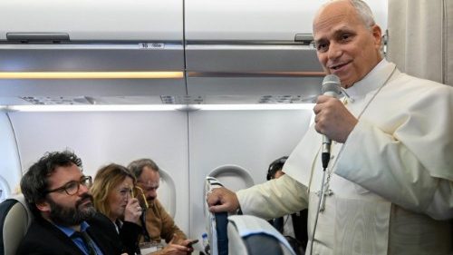 2025.12.02 Viaggio Apostolico in Libano - Conferenza stampa volo Beirut-Roma