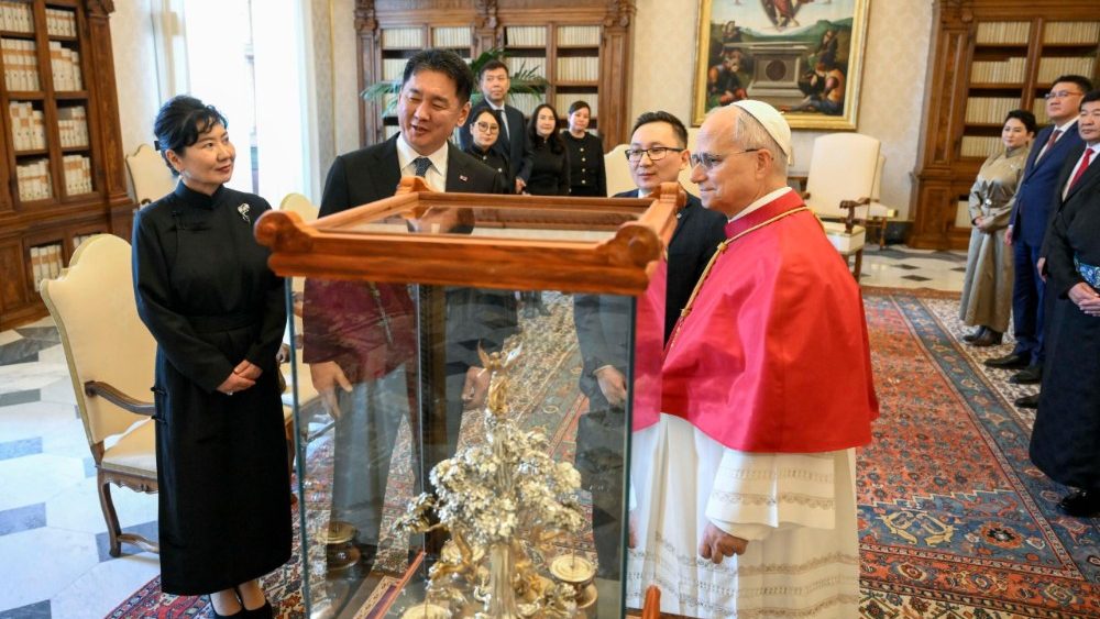 La Leon XIV, președintele Mongoliei, Khurelsukh Ukhnaa