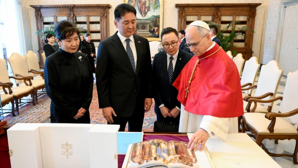 Léon XIV a reçu au Vatican le président de la Mongolie, Ukhnaagiin Khürelsükh, le 4 décembre 2025. 