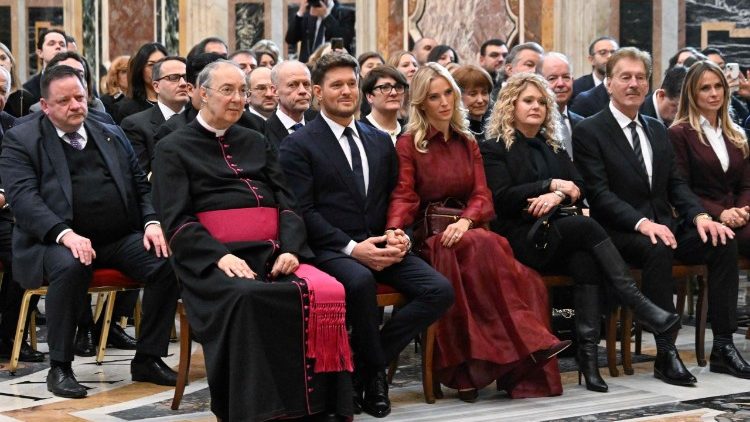 Circa 150 gli organizzatori e gli artisti del Concerto con i Poveri ricevuti stamani in udienza dal Pontefice.