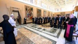 Папа Лъв XIV с участниците в конференцията