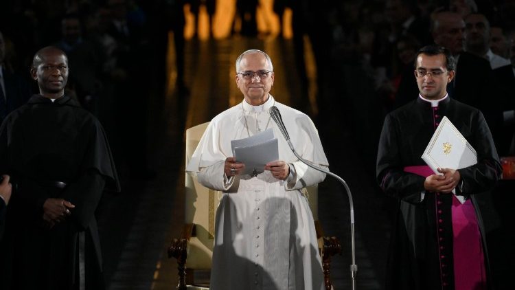 Il Papa saluta i partecipanti al Concerto per i Poveri