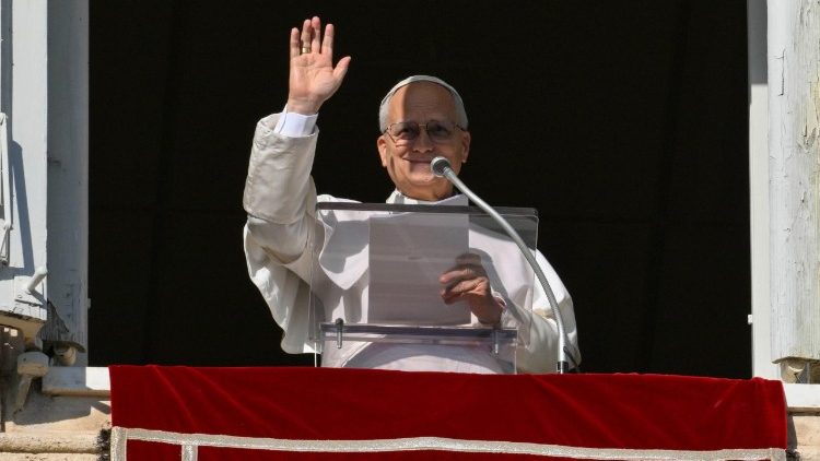 ”Kadun jouluvalot muistuttakoot meitä siitä, että jokainen meistä voi olla pieni valo, jos ottaa vastaan Jeesuksen”, paavi lausui.