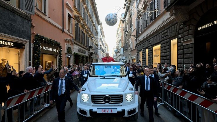 Pope Leo made his way through the streets of Rome in the popemobile to the Piazza di Spagna