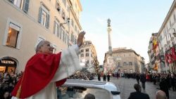 Papst Leo am 8. Dezember auf dem Spanischen Platz in Rom