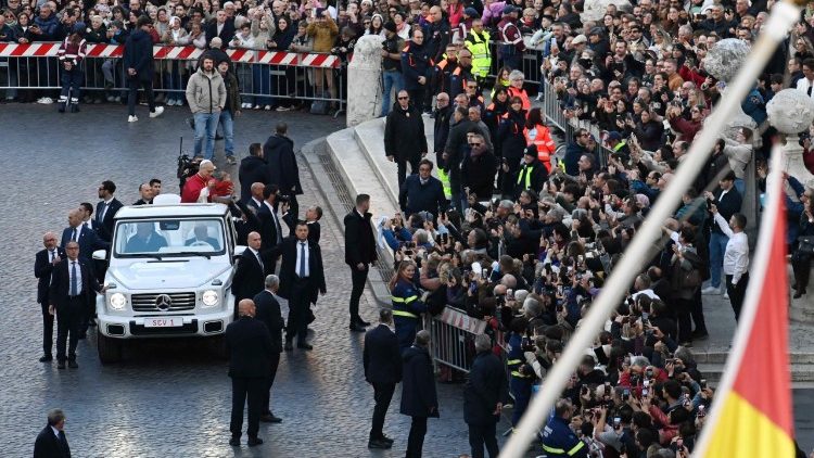 Uroczystość gromadzi rzesze wiernych