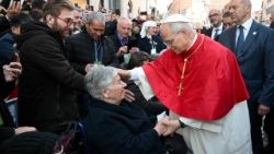 写真：教皇レオ14世　2025年12月8日　ローマ・スペイン広場