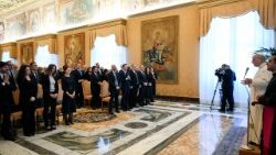 Papież podczas  przemówienia do delegacji Grupy Europejskich Konserwatystów i Reformatorów Parlamentu Europejskiego