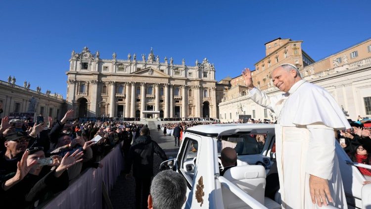 ርዕሠ ሊቃነ ጳጳሳት ሊዮ 14ኛ በቫቲካን በሚገኘው በቅዱስ ጴጥሮስ አደባባይ 