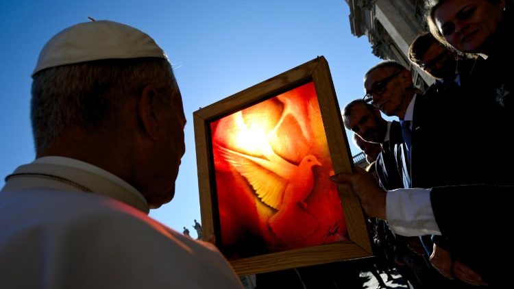 Przekazanie Ojcu Świętemu fragmentu witraża pojednania polsko-niemieckiego