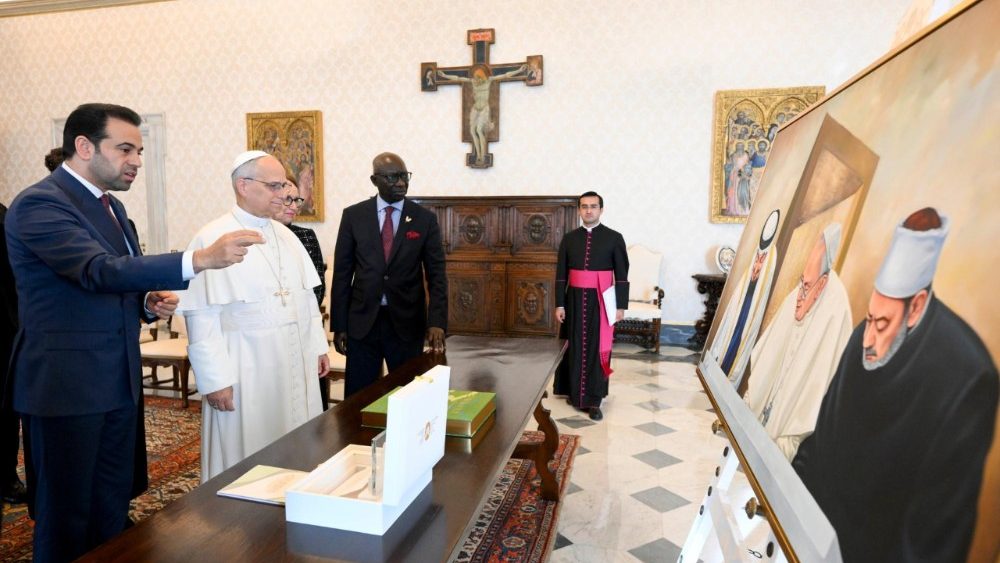 Papa com organizadores do Prêmio Zayed para a Fraternidade Humana