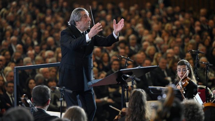 O maestro Riccardo Muti e sua orquestra
