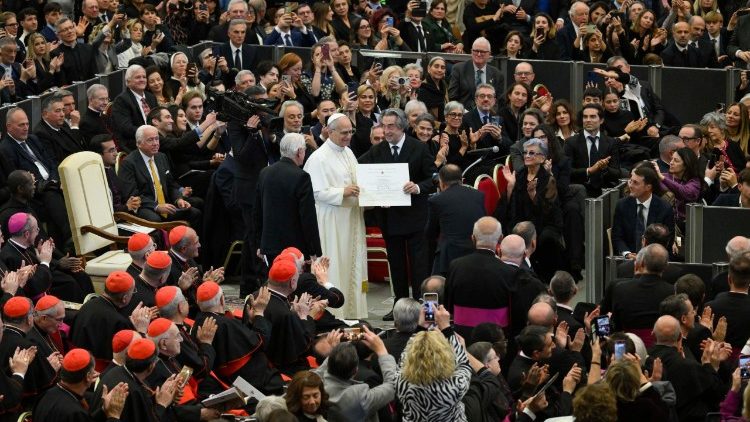 Papa Leone XIV assegna a Riccardo Muti il Premio Ratzinger 2025