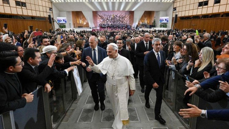 2025.12.12शुक्रवार शाम को संत पापा पॉल षष्टम हॉल में संत पापा लियो 14वें 