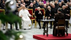 Leon XIV słucha drugiej medytacji adwentowej o. Roberto Pasoliniego