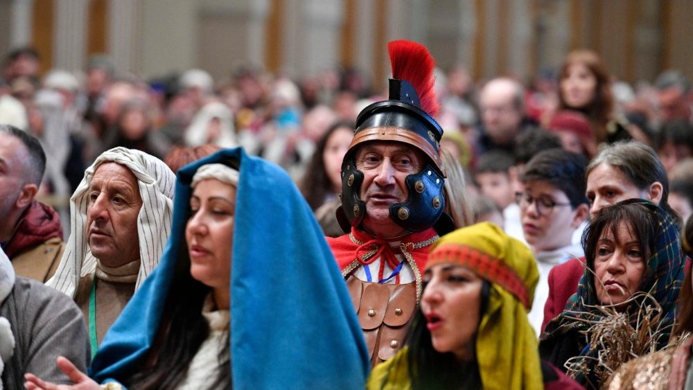 「プレゼーペ・ヴィヴェンテ」参加者ら　2025年12月13日　バチカン・祝福の間