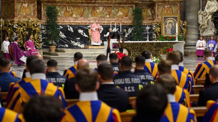 عظة الكاردينال بارولين خلال احتفاله بالقداس لمناسبة يوبيل الحرس السويسري والدرك الفاتيكاني