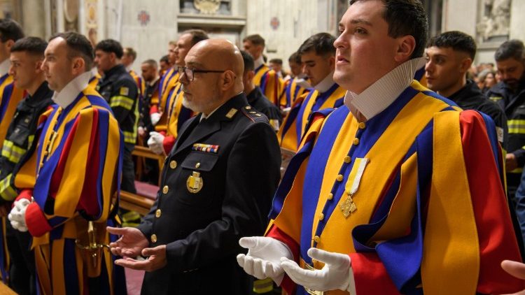 La Guardia Svizzera ha celebrato sabato scorso il Giubileo insieme alla Gendarmeria e ai Vigili del Fuoco del Vaticano.