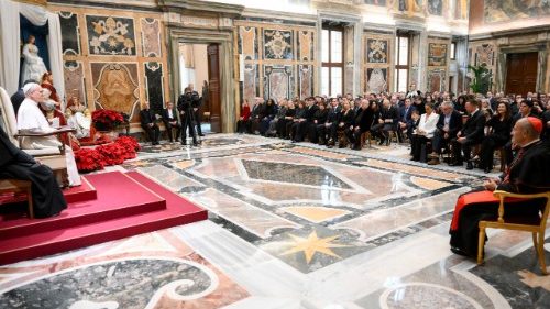 البابا لاوُن الرابع عشر يستقبل منظمي الحفل الموسيقي لمناسبة عيد الميلاد والفنانين المشاركين فيه