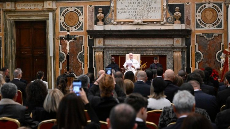 O Papa encontrou o grupo na Sala Clementina, no Vaticano