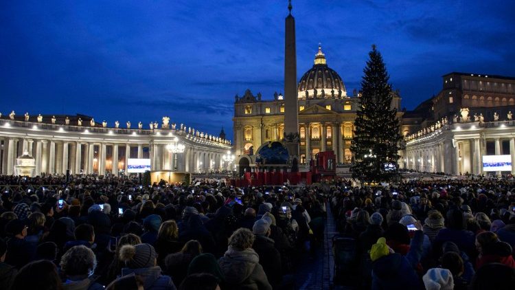 2025.12.15 Inaugurazione del presepe e accensione dell'albero di Natale a Piazza S. Pietro