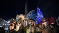 2025.12.15 Inaugurazione del presepe e accensione dell'albero di Natale a Piazza S. Pietro
