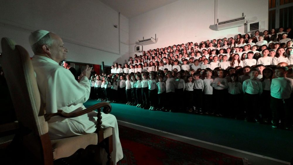 El Papa asiste al concierto de los niños de la Escuela Pontificia Pablo VI en Castel Gandolfo