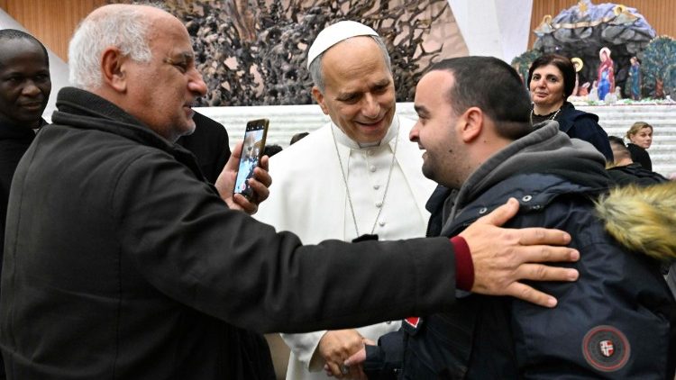 Ein Moment des Gru&szlig;es in der Audienzhalle
