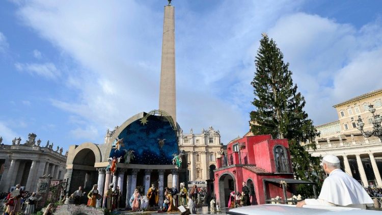 Papa Leone XIV all'udienza generale in Piazza San Pietro