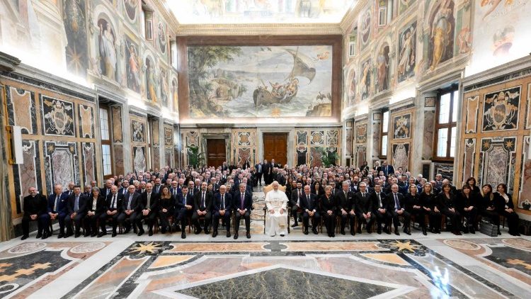 Foto di gruppo al termine dell'udienza