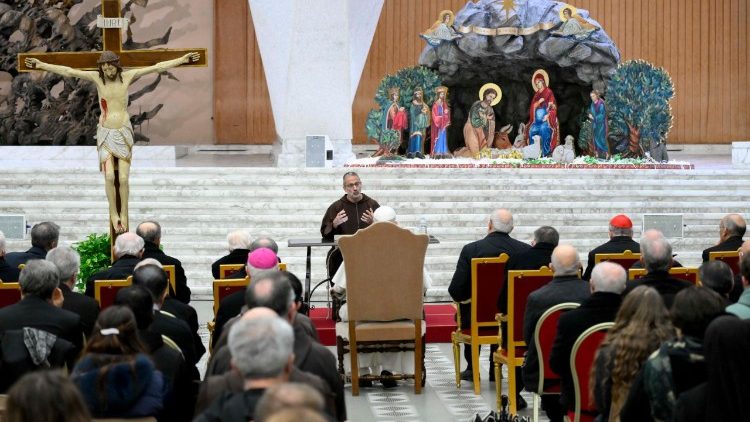 El Papa y los miembros de la Curia Romana en la III predicación de Adviento