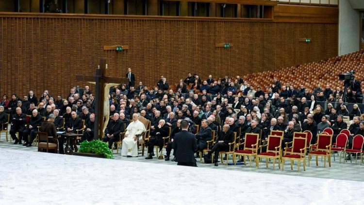 El Papa y la Curia Romana en la III predicaci&oacute;n de Adviento