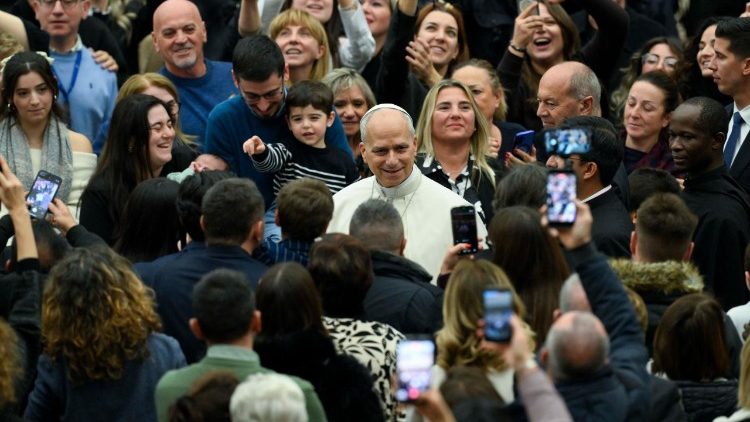 Leão XIV na Sala Paulo VI para as saudações de Natal aos funcionários do Vaticano