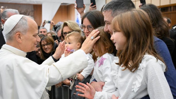 Papież spotkał się z pracownikami Watykanu i ich rodzinami