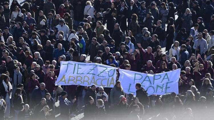 Паломники на площади Святого Петра (28 декабря 2025 г.)