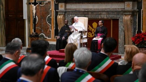 Св. Отец: политика должна продвигать социальный мир