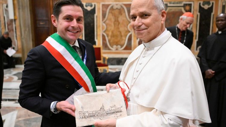 Papa na mameya wa miji ya Italia