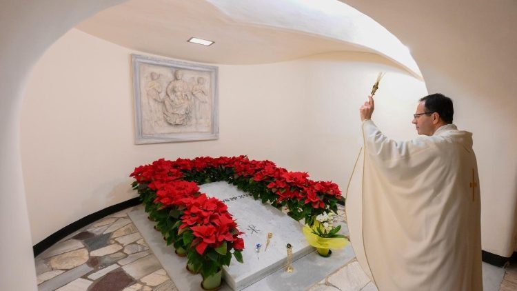 Kubariki kaburi la Hayati papa Benedikto XIV