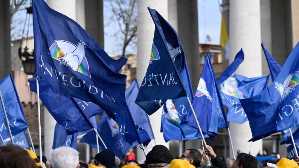 Miembros de la Comunidad de Sant'Egidio en el primer Ángelus del Año Nuevo 2026