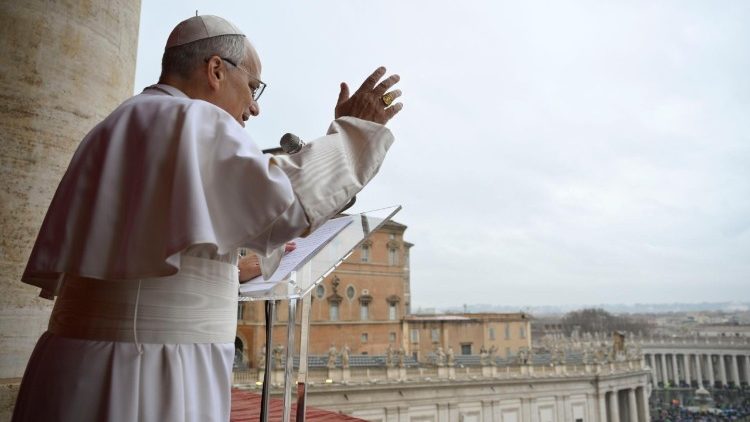 Il Papa mentre pronuncia l'Angelus