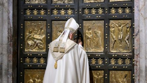 O Papa fecha a Porta Santa: &eacute; bom continuar a sermos peregrinos de esperan&ccedil;a