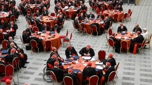 Konsistorium: Austausch &uuml;ber Weltpolitik, Enzyklika und Synode
