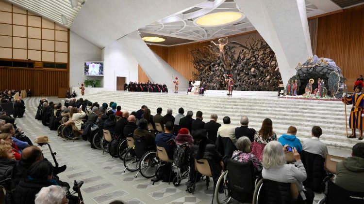 Alcuni malati presenti all'udienza generale