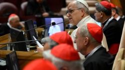 Ojciec Święty z kardynałami podczas konsystorza