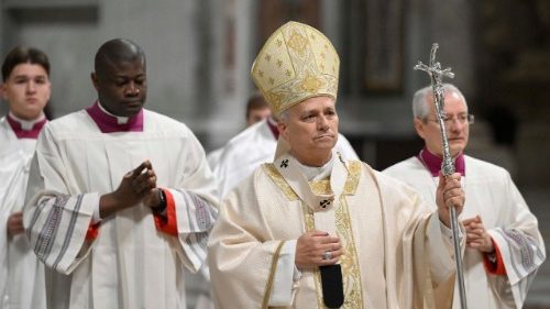 Le&oacute; p&aacute;pa hom&iacute;li&aacute;ja: A konziszt&oacute;rium egy hitk&ouml;z&ouml;ss&eacute;g, nem szak&eacute;rtői csapat