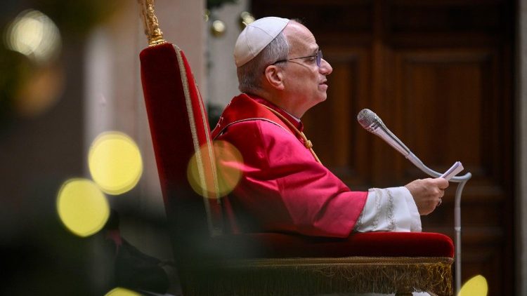 Papa Leone mentre legge il suo discorso