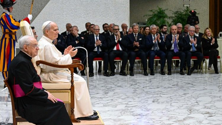 Il Papa e le autorit&agrave; presenti in Aula Paolo VI